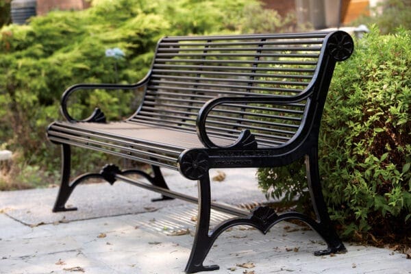 A KDB35 Fairview Bench finished in one of our signature powder coat solutions. This project is located outside of Trenton’s Deli in Trenton, Ontario.