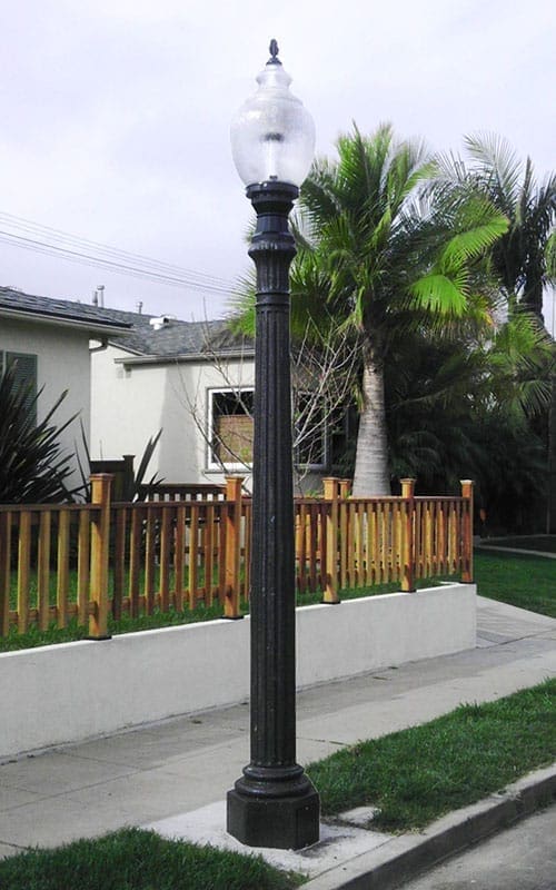 A K118 Washington fixture atop an Ionic pole.