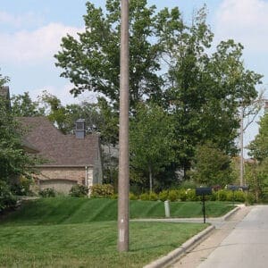 A K804 Coronet Sr. fixture accompanied by a pipe style arm on top of a Round Tapered pole.