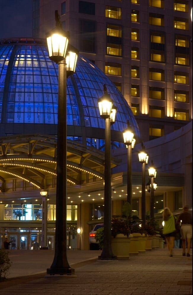 K56 Cleveland fixtures accompanied by Santiago style arms all on top of a Sheridan pole. This project is outside of a hotel in Niagara Falls, Ontario.