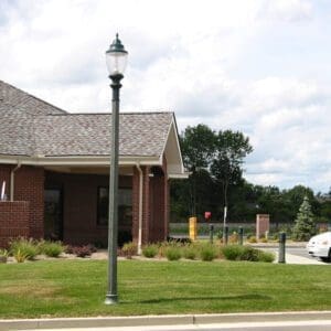 A K124 Paragon atop a Traditional pole.