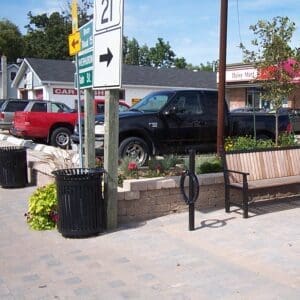 KTR20 Wellington Trash Receptacle - Kincardine, Ontario A KTR20 Wellington Trash receptacle finished in one of our signature powder coat solutions. This project is located outside of a shopping center in Kincardine, Ontario.