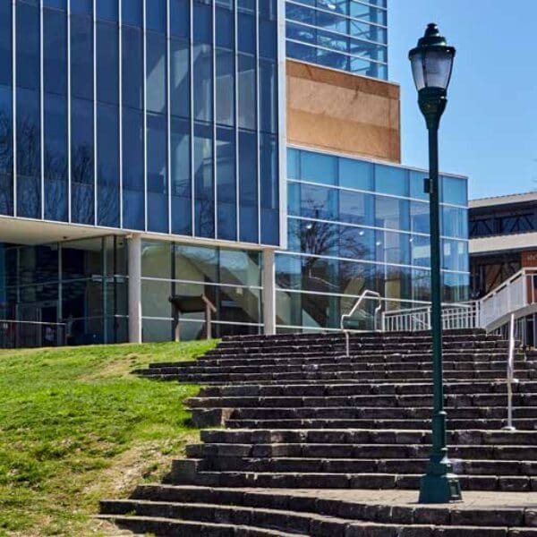 With the streetlights of Chattanooga beginning to fail, the City of Chattanooga and its Electric Power Board teamed up with King Luminaire, resulting in a total of 1,800 K124 Paragon and K118 Washington fixtures being installed, reducing maintenance costs, and eliminating the threat of the streetscapes going dark.